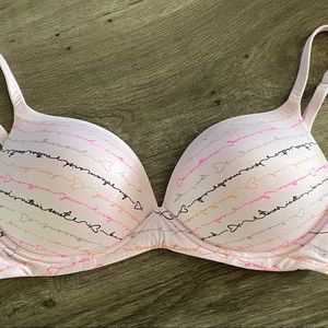 VS Body by Victoria Wireless Bra 34 DD